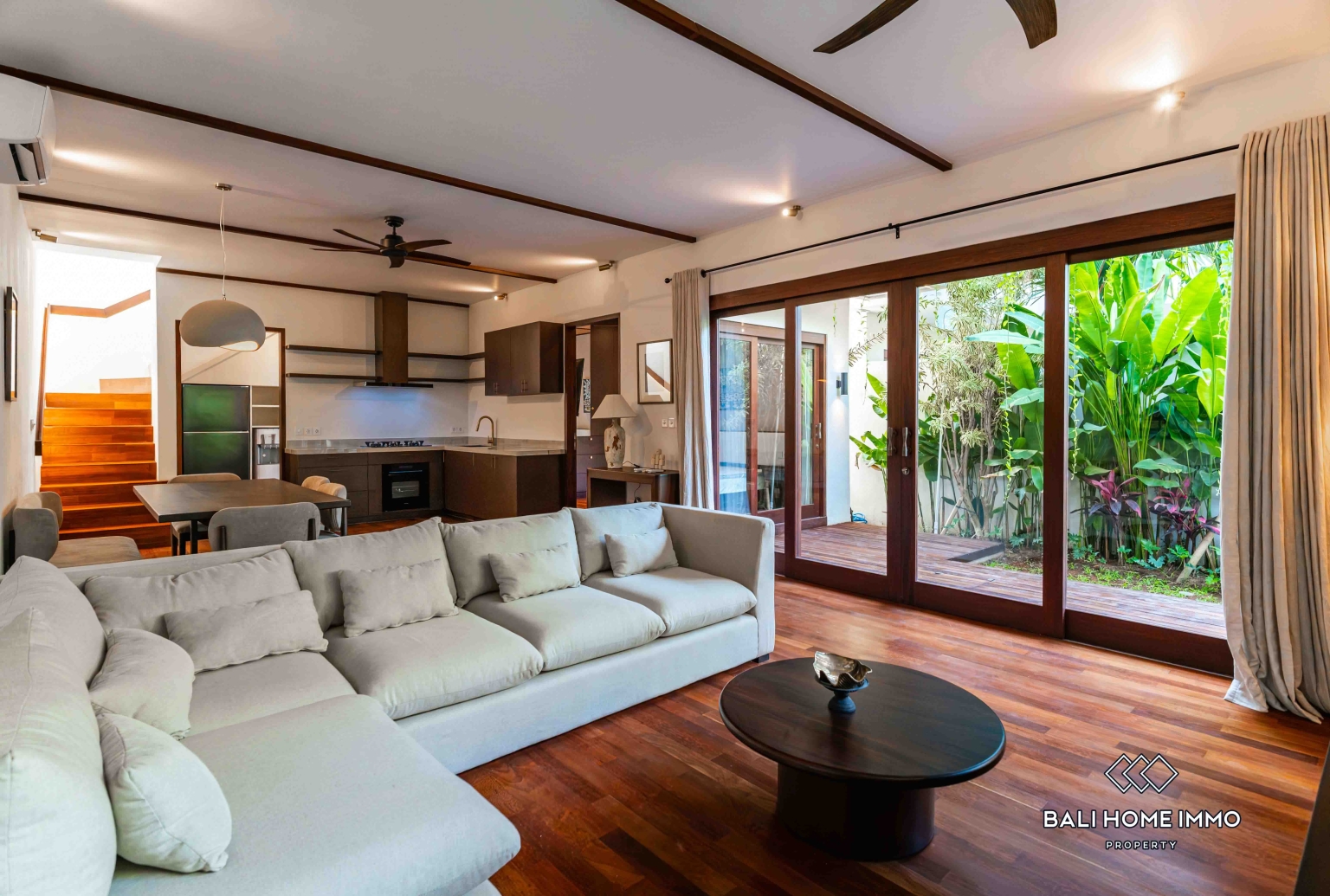 Villa de luxe tropicale de 3 chambres à vendre en bail emphytéotique à Sanur, Bali view 4