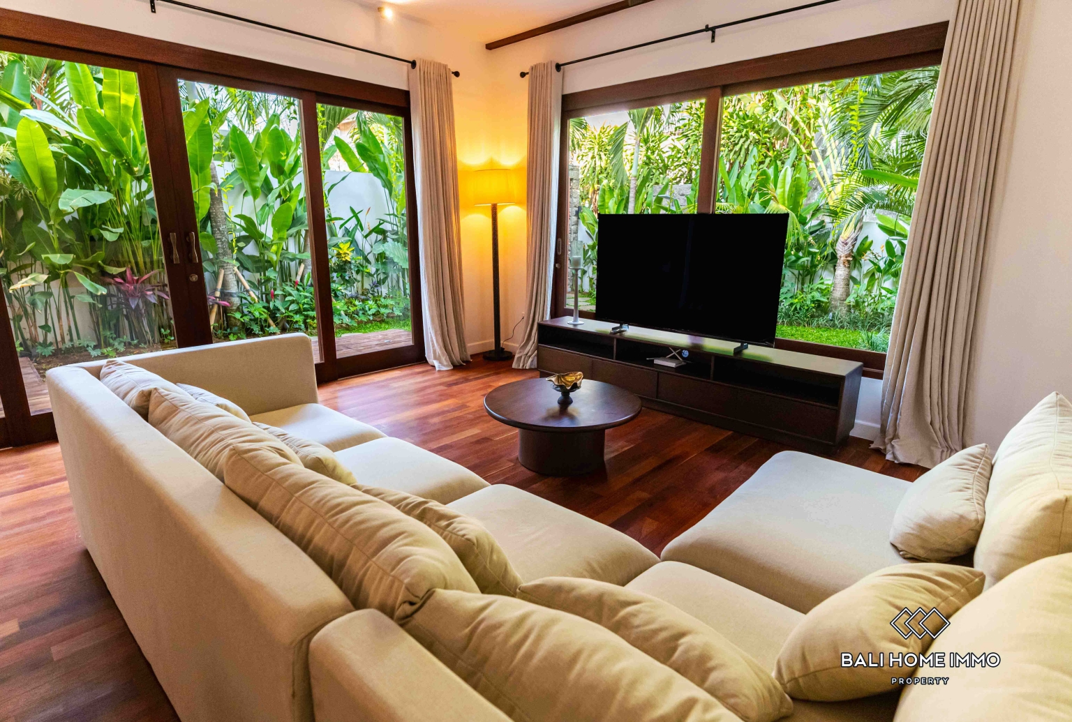 Villa de luxe tropicale de 3 chambres à vendre en bail emphytéotique à Sanur, Bali view 2