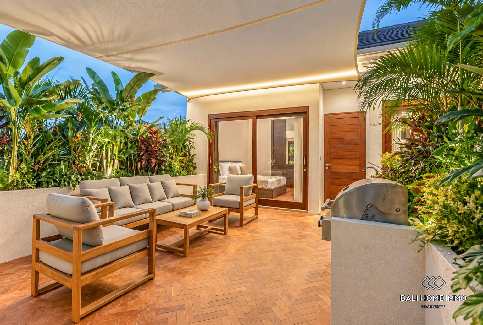 Villa mewah bergaya tropis dengan 3 kamar dijual dengan status hak sewa di Bali, Sanur. view 12