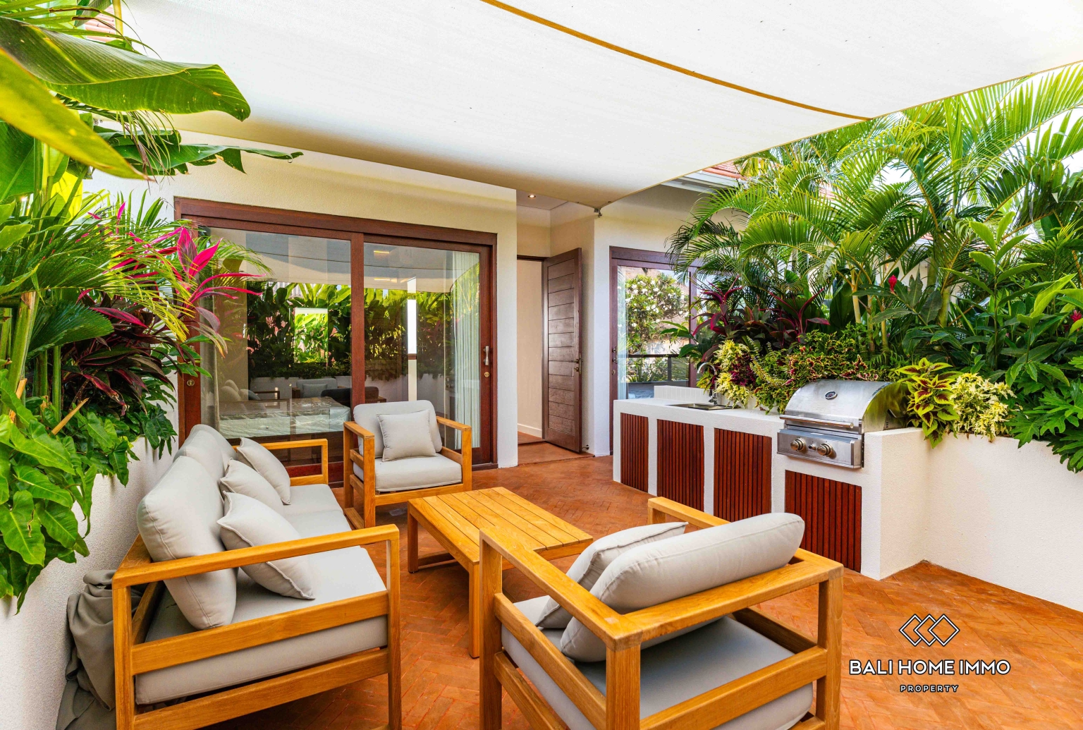Villa de luxe tropicale de 3 chambres à vendre en bail emphytéotique à Sanur, Bali view 18