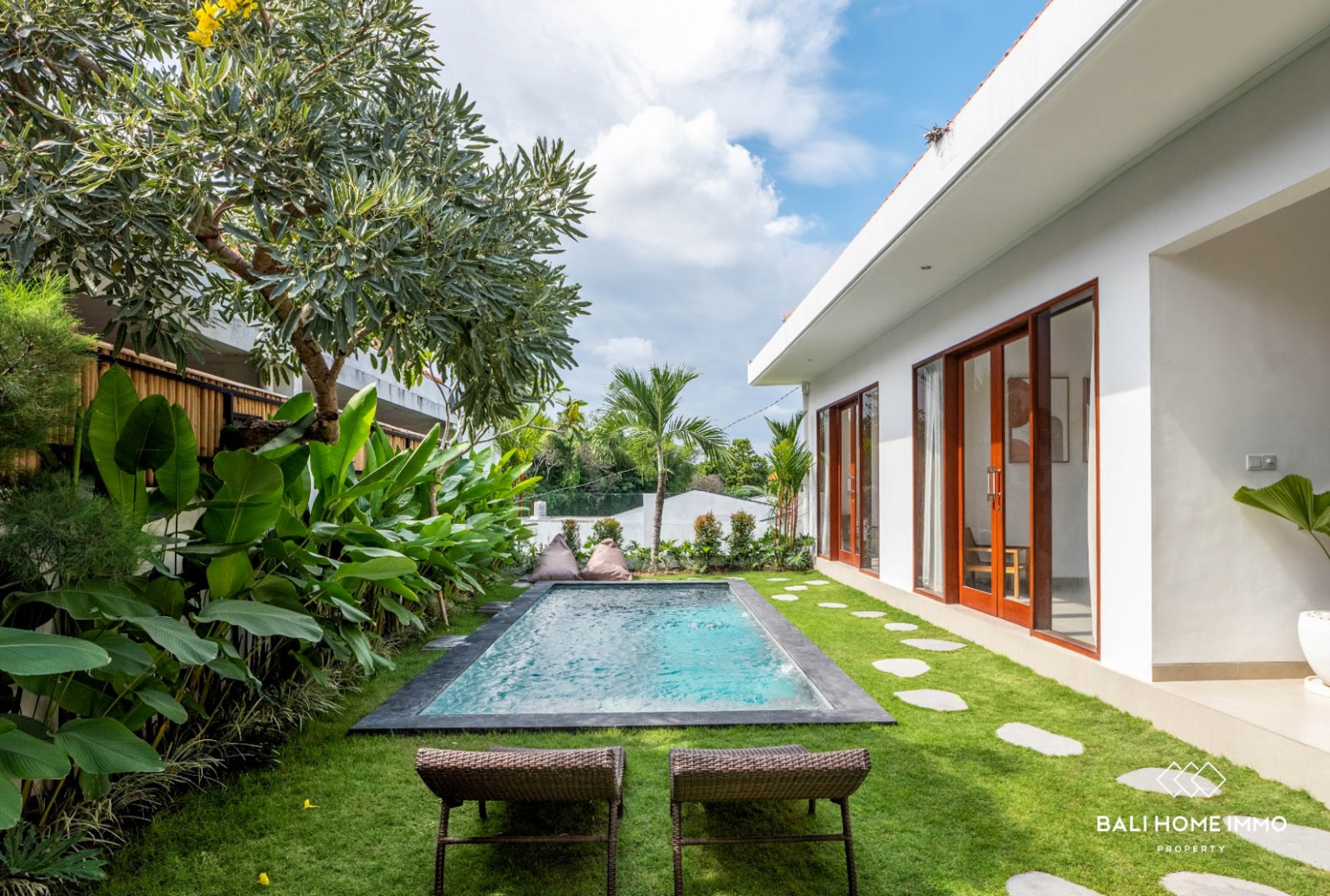 Tropical Residential Retreat for rent in Canggu Berawa view 14