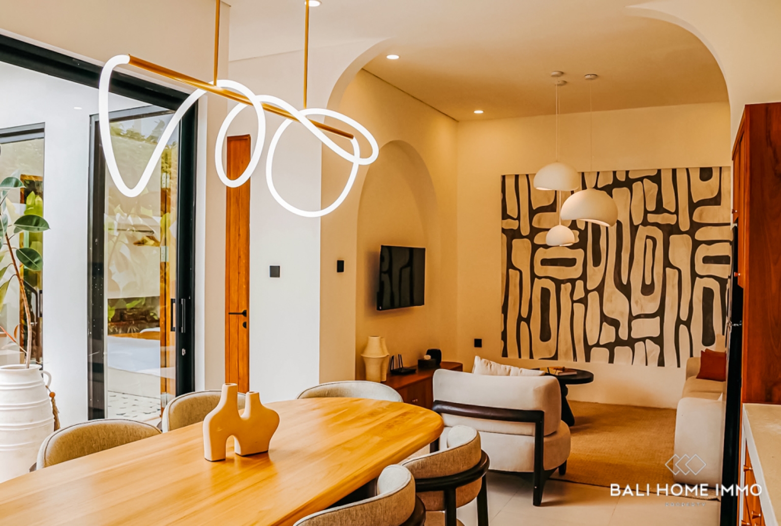 TROPICAL UNIQUE 2 BEDROOM VILLA WITH JACUZZI FOR SALE IN ULUWATU view 7