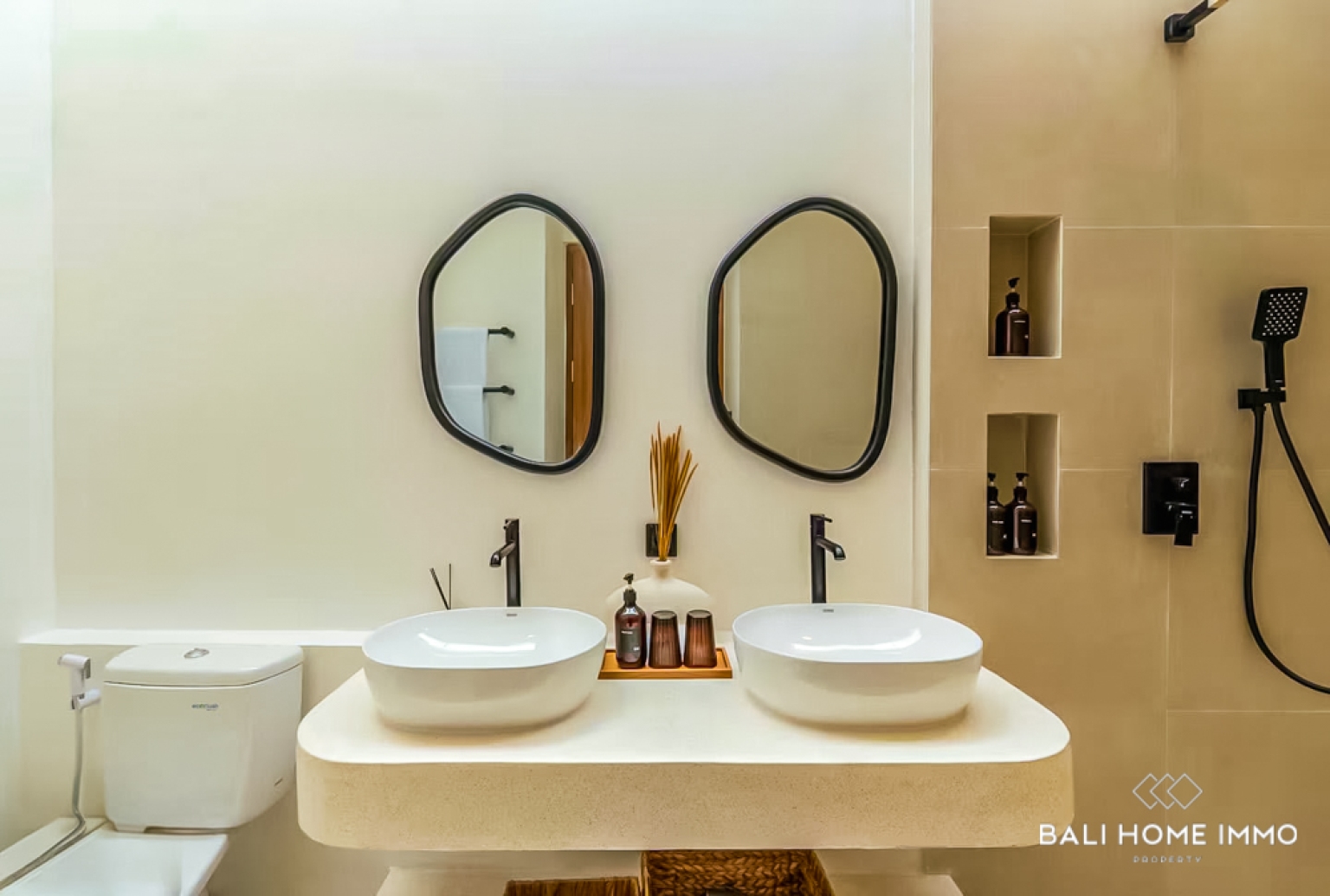 TROPICAL UNIQUE 2 BEDROOM VILLA WITH JACUZZI FOR SALE IN ULUWATU view 14