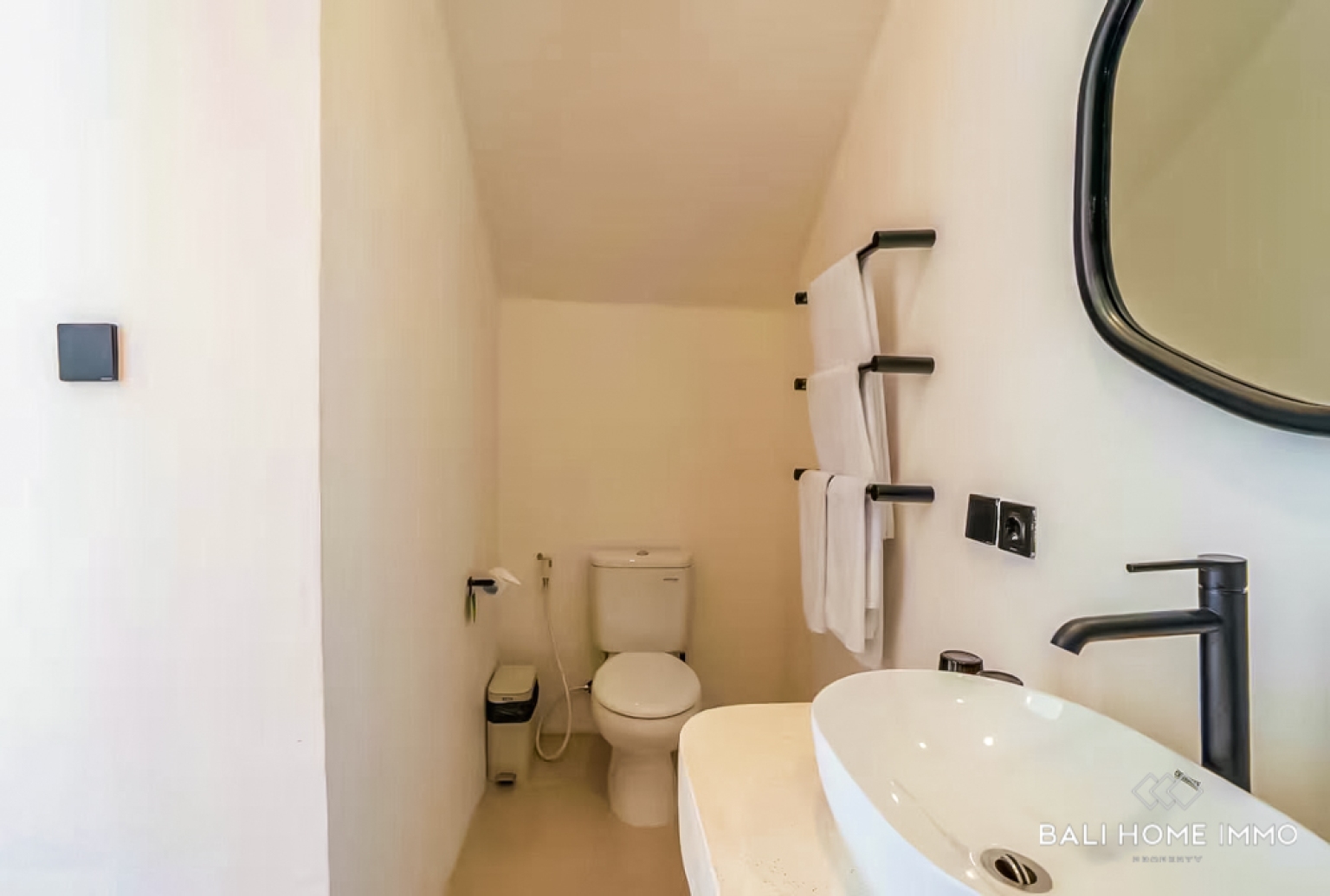 TROPICAL UNIQUE 2 BEDROOM VILLA WITH JACUZZI FOR SALE IN ULUWATU view 15