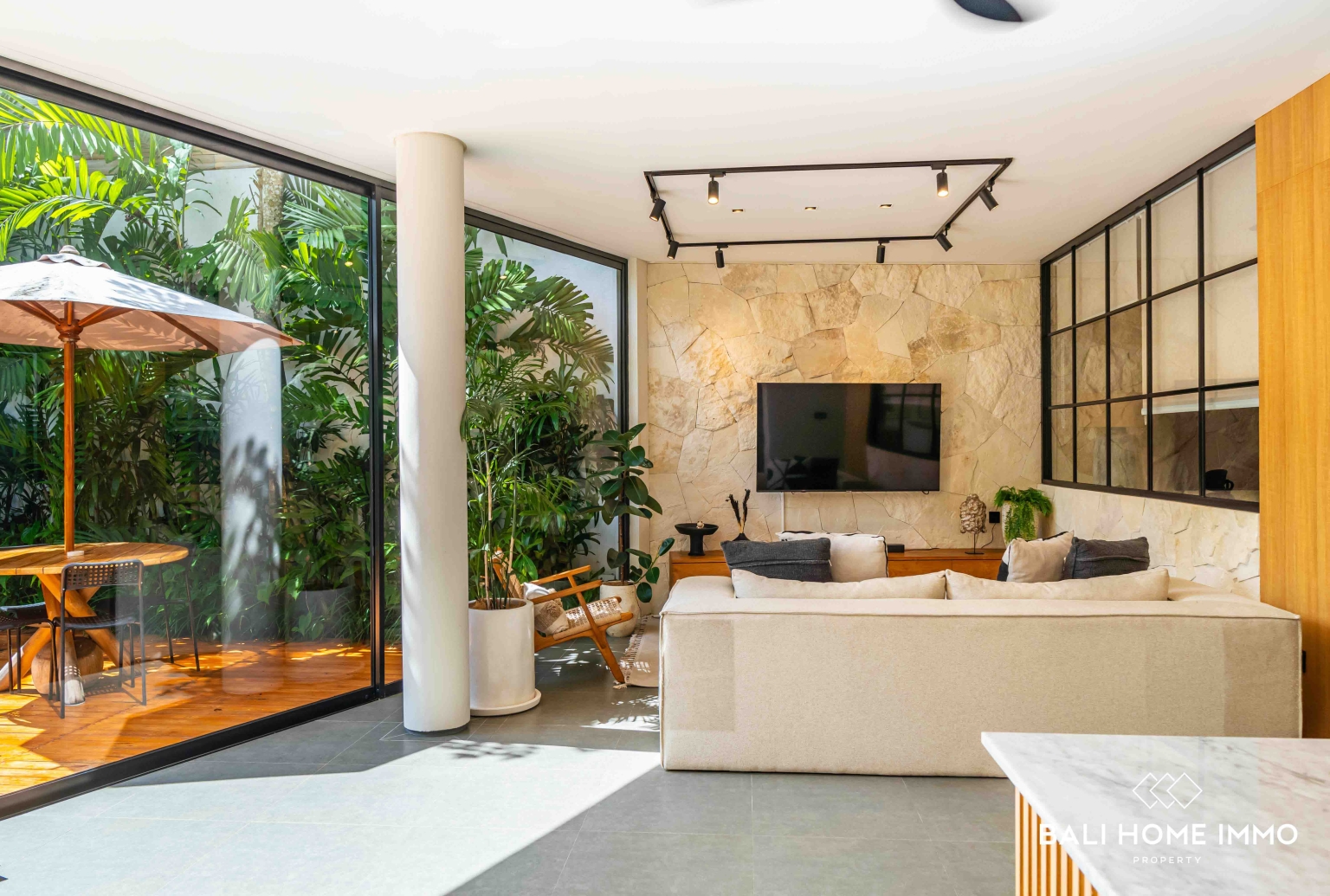 Two unit villas for sale in one package in Babakan Canggu view 3