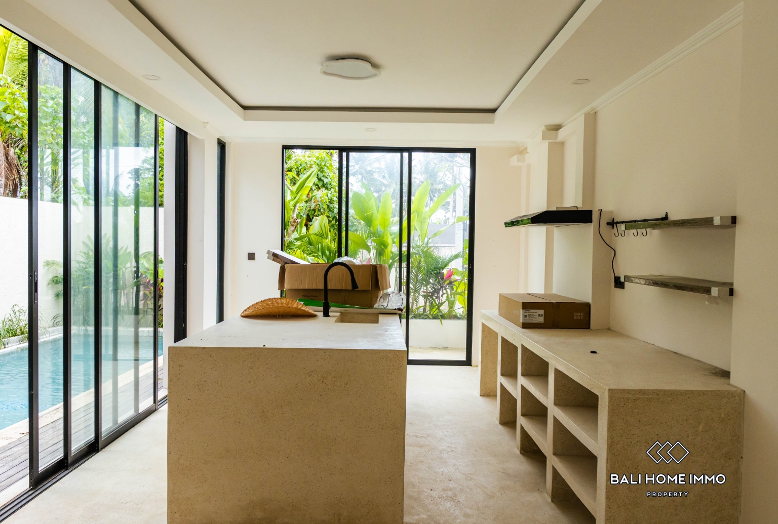 Unfurnished 3 Bedrooms Villa with jungle view for sale in Pejeng view 4
