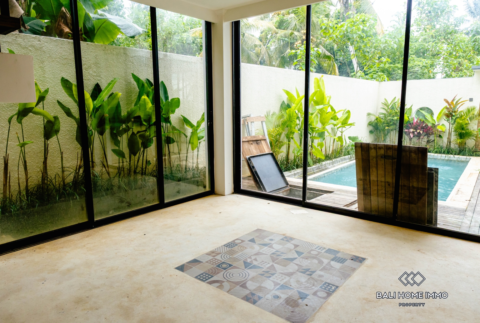 Unfurnished 3 Bedrooms Villa with jungle view for sale in Pejeng view 2