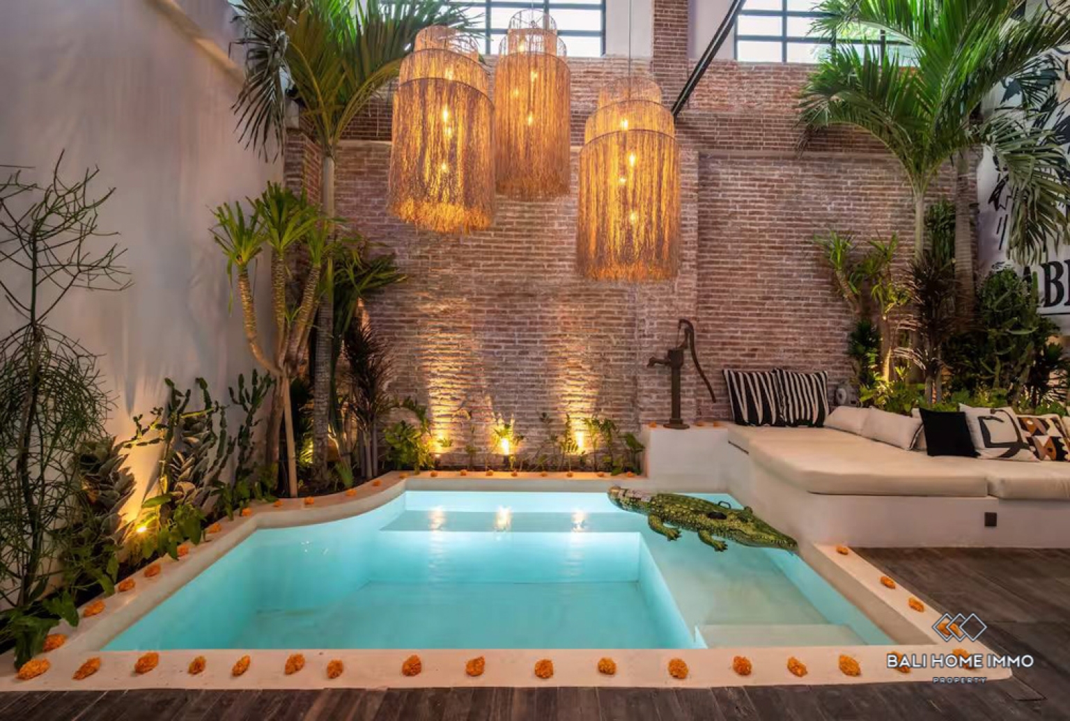 Villa moderne unique de 2 chambres avec piscine intérieure à vendre à Berawa, Bali view 21