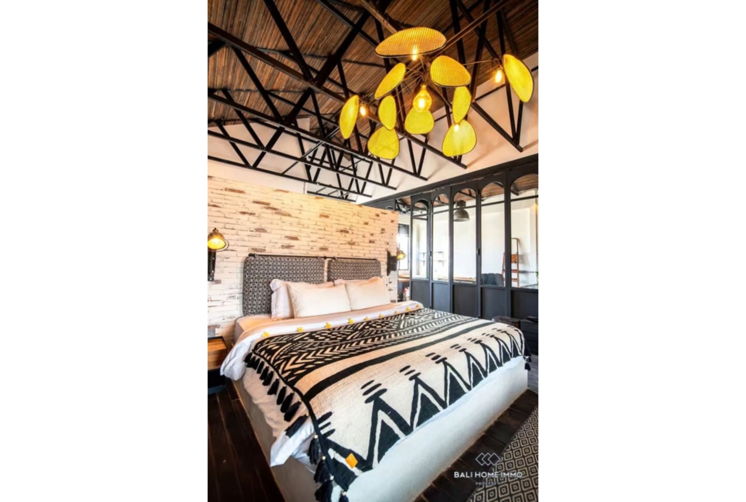 Villa moderne unique de 2 chambres avec piscine intérieure à vendre à Berawa, Bali view 15