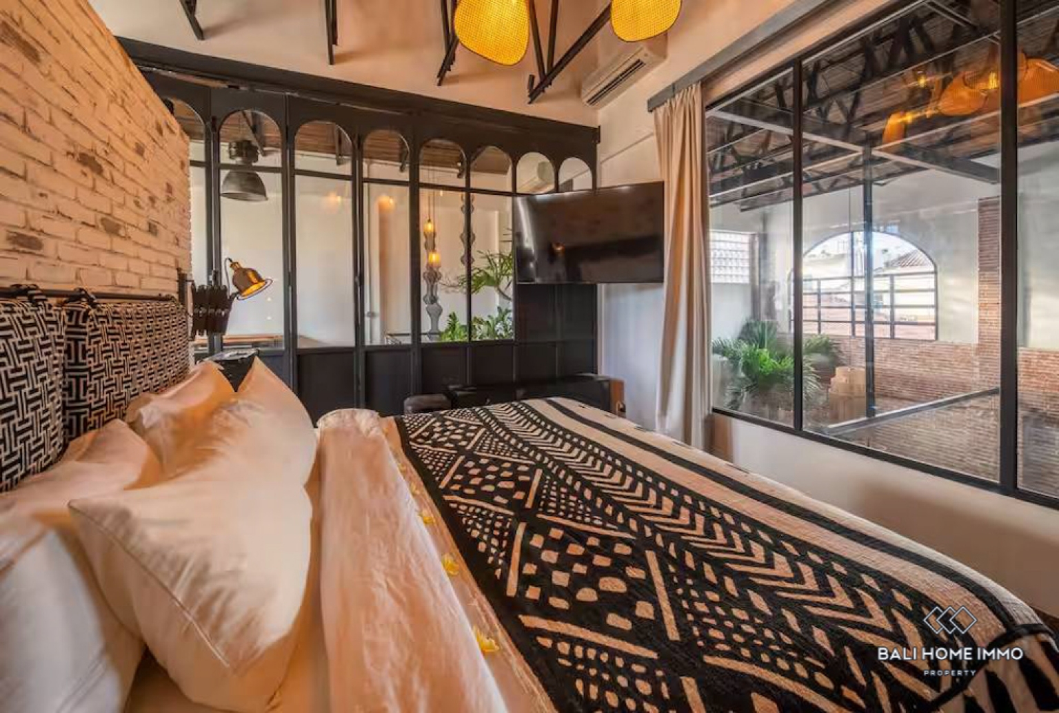 Villa moderne unique de 2 chambres avec piscine intérieure à vendre à Berawa, Bali view 16