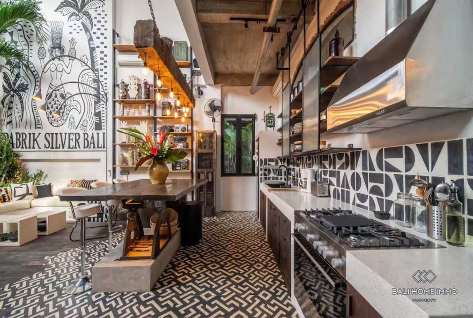 Villa moderne unique de 2 chambres avec piscine intérieure à vendre à Berawa, Bali view 2