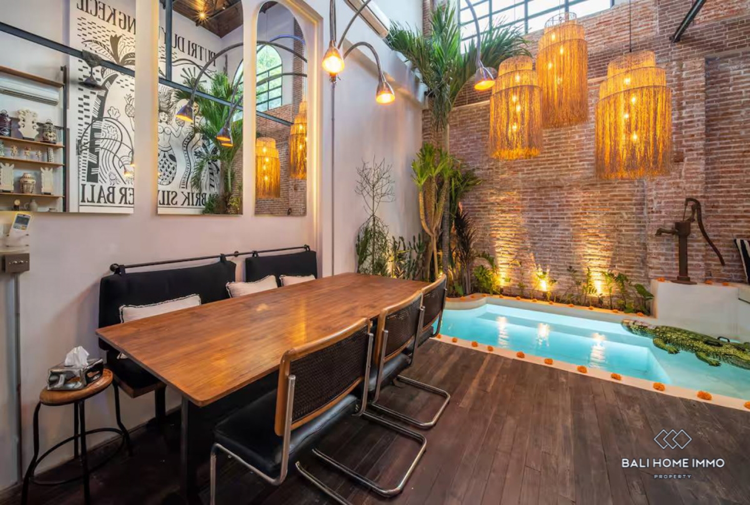 Villa moderne unique de 2 chambres avec piscine intérieure à vendre à Berawa, Bali view 3