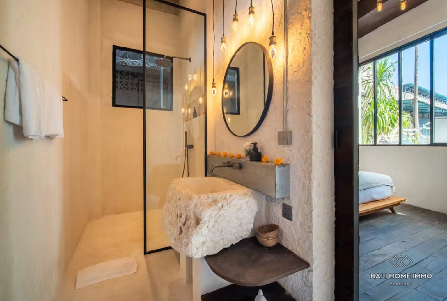 Villa moderne unique de 2 chambres avec piscine intérieure à vendre à Berawa, Bali view 20