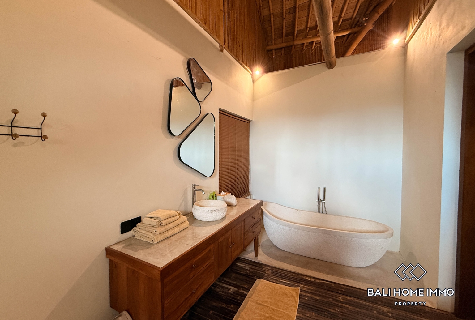 Unique Bamboo Style 6 Bedroom Villa For Rent in Legian view 16