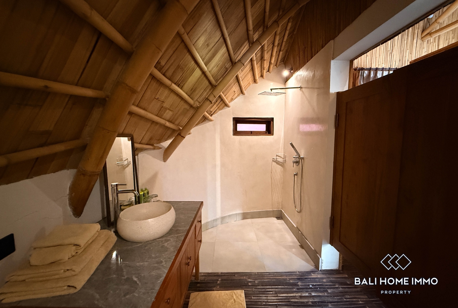 Unique Bamboo Style 6 Bedroom Villa For Rent in Legian view 15