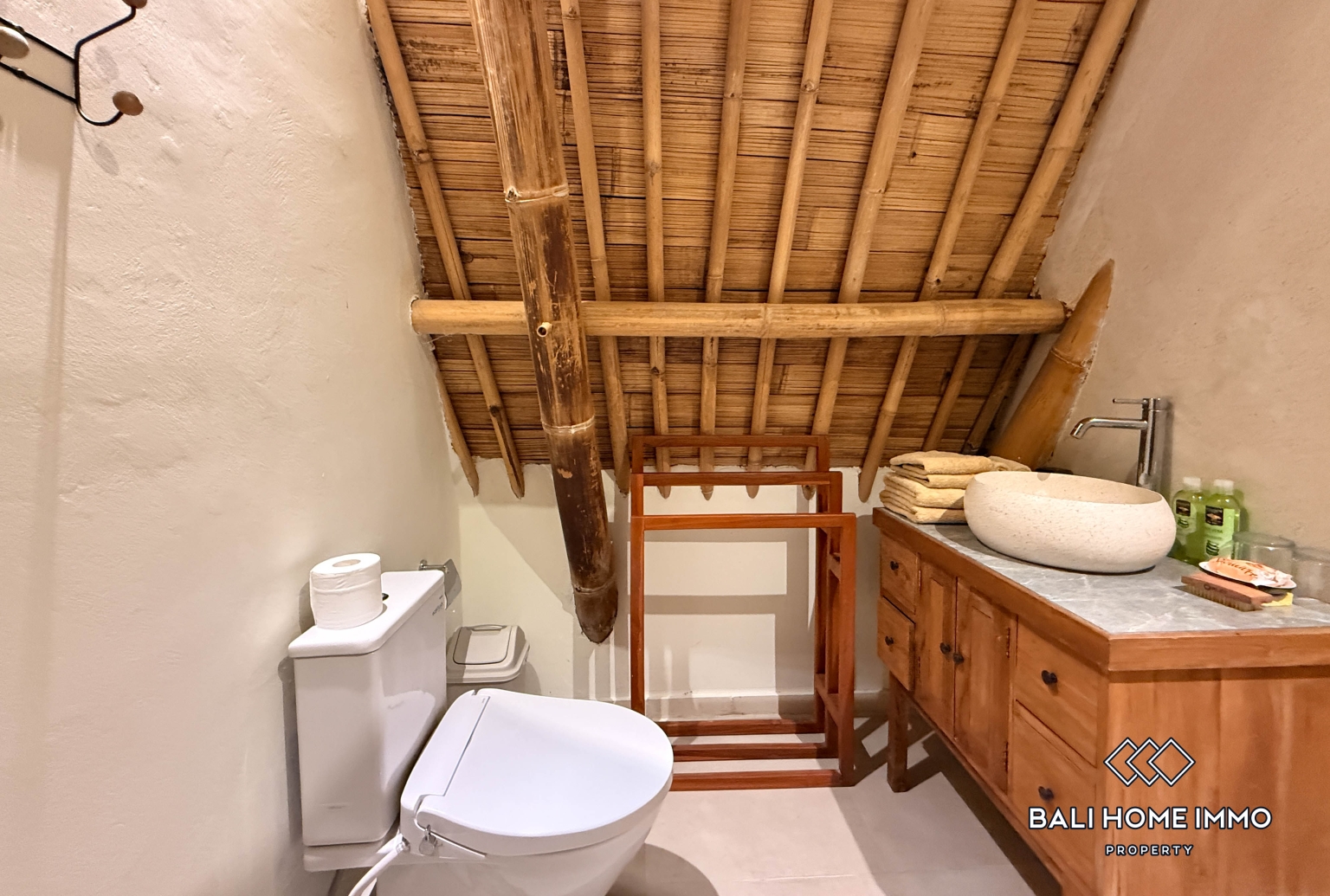 Unique Bamboo Style 6 Bedroom Villa For Rent in Legian view 17