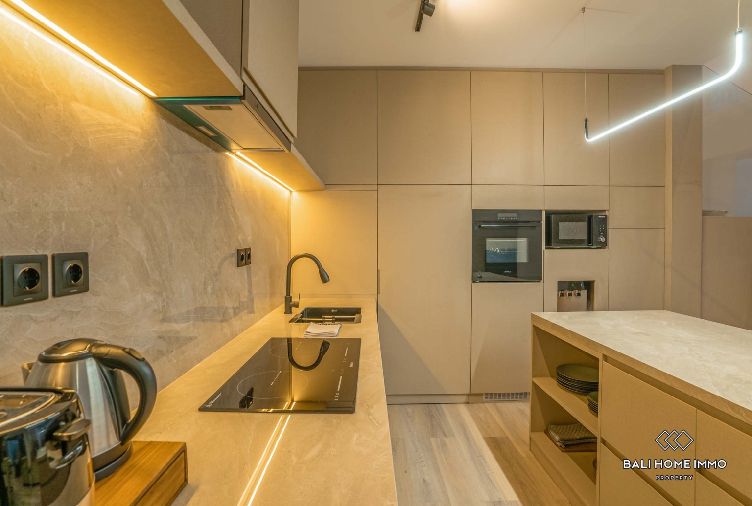 Well designed 2 bedrooms villa in a complex for sale in Bali, Canggu, Berawa view 8