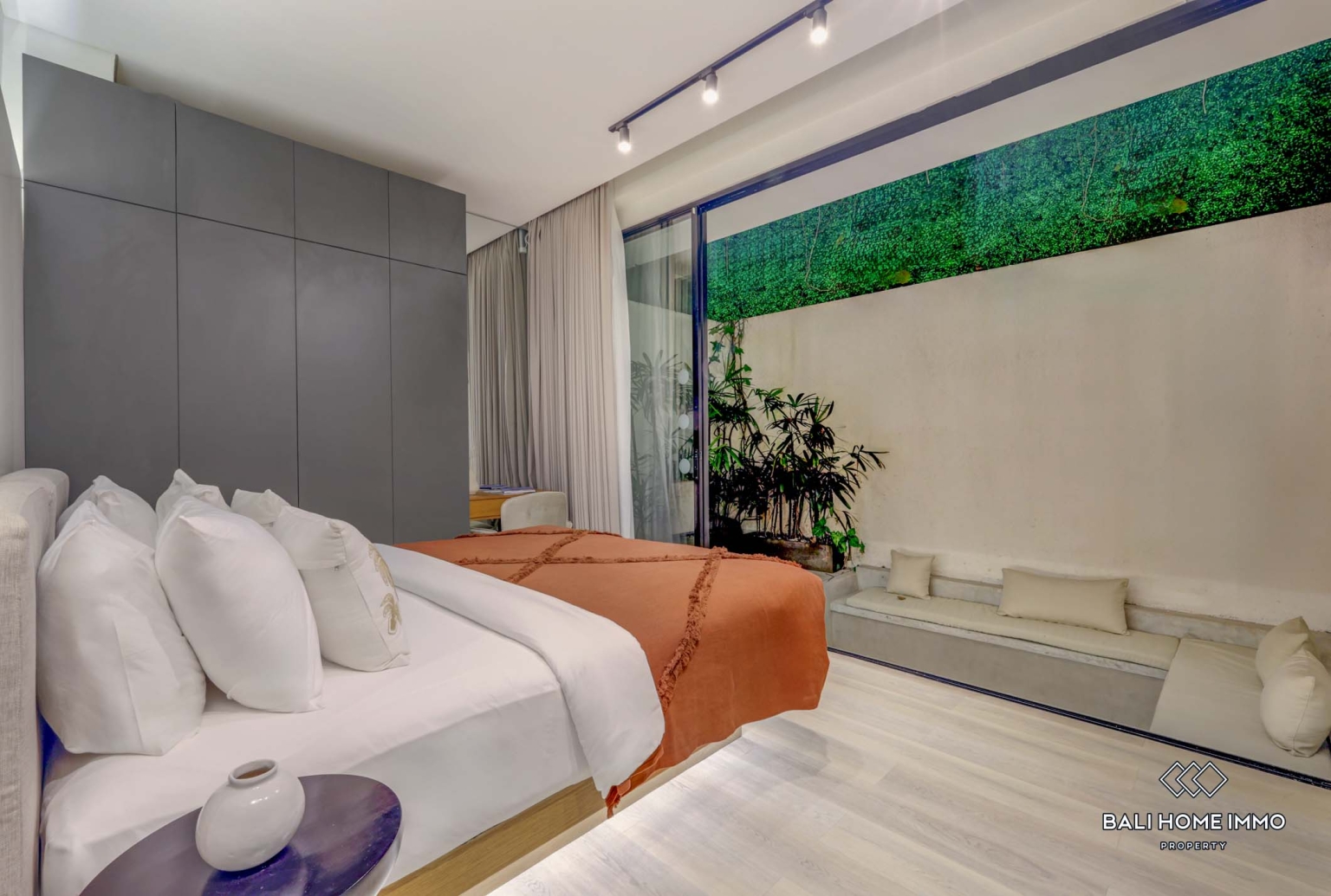 Well designed 2 bedrooms villa in a complex for sale in Bali, Canggu, Berawa view 12
