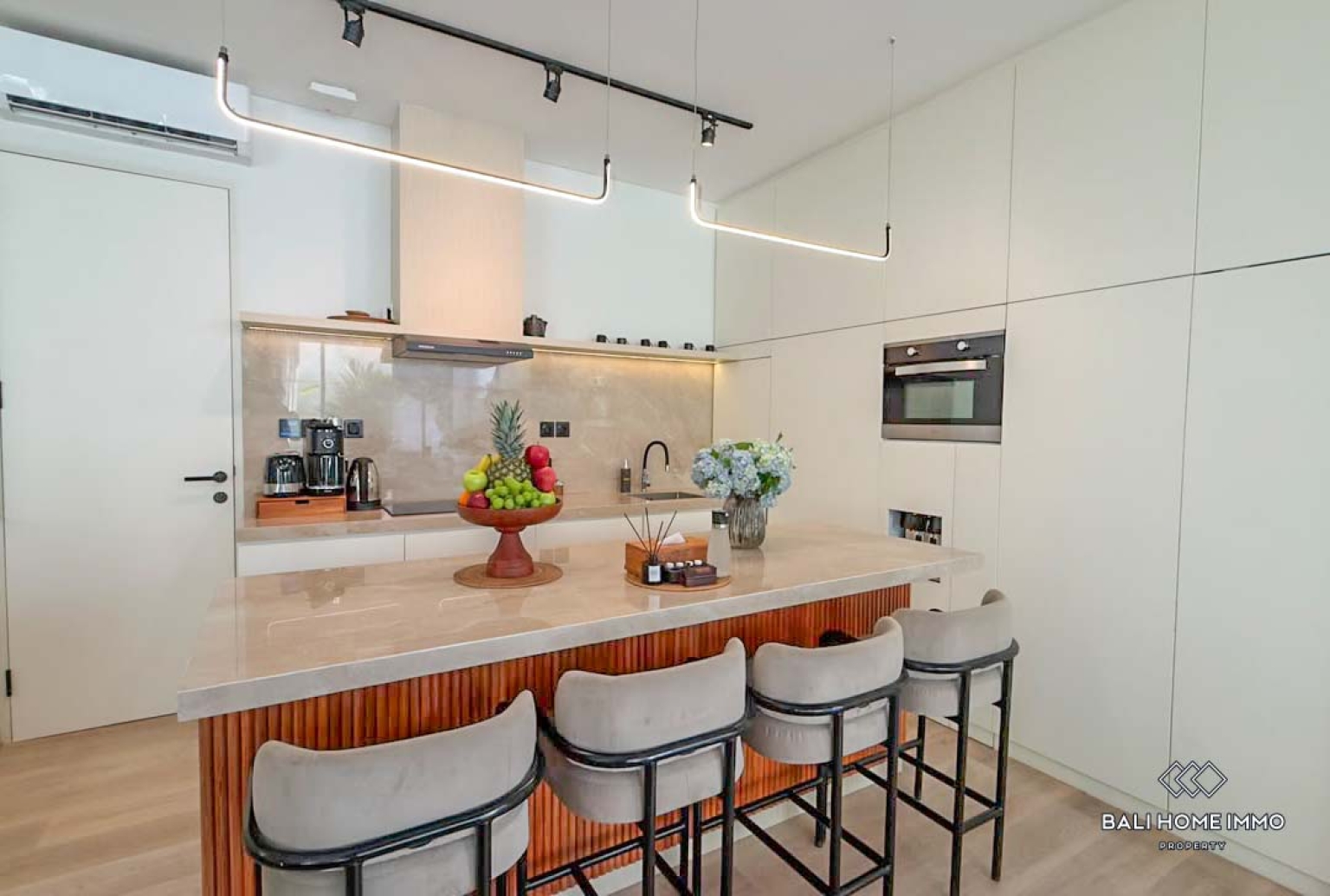 Well designed 2 bedrooms villa in a complex for sale in Bali, Canggu, Berawa view 5