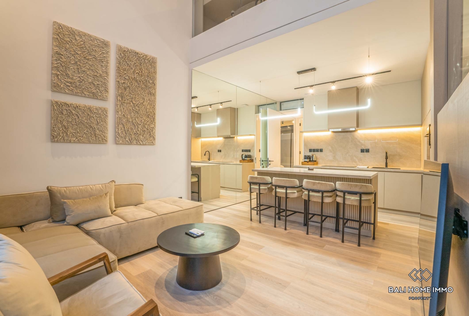 Well designed 2 bedrooms villa in a complex for sale in Bali, Canggu, Berawa view 4