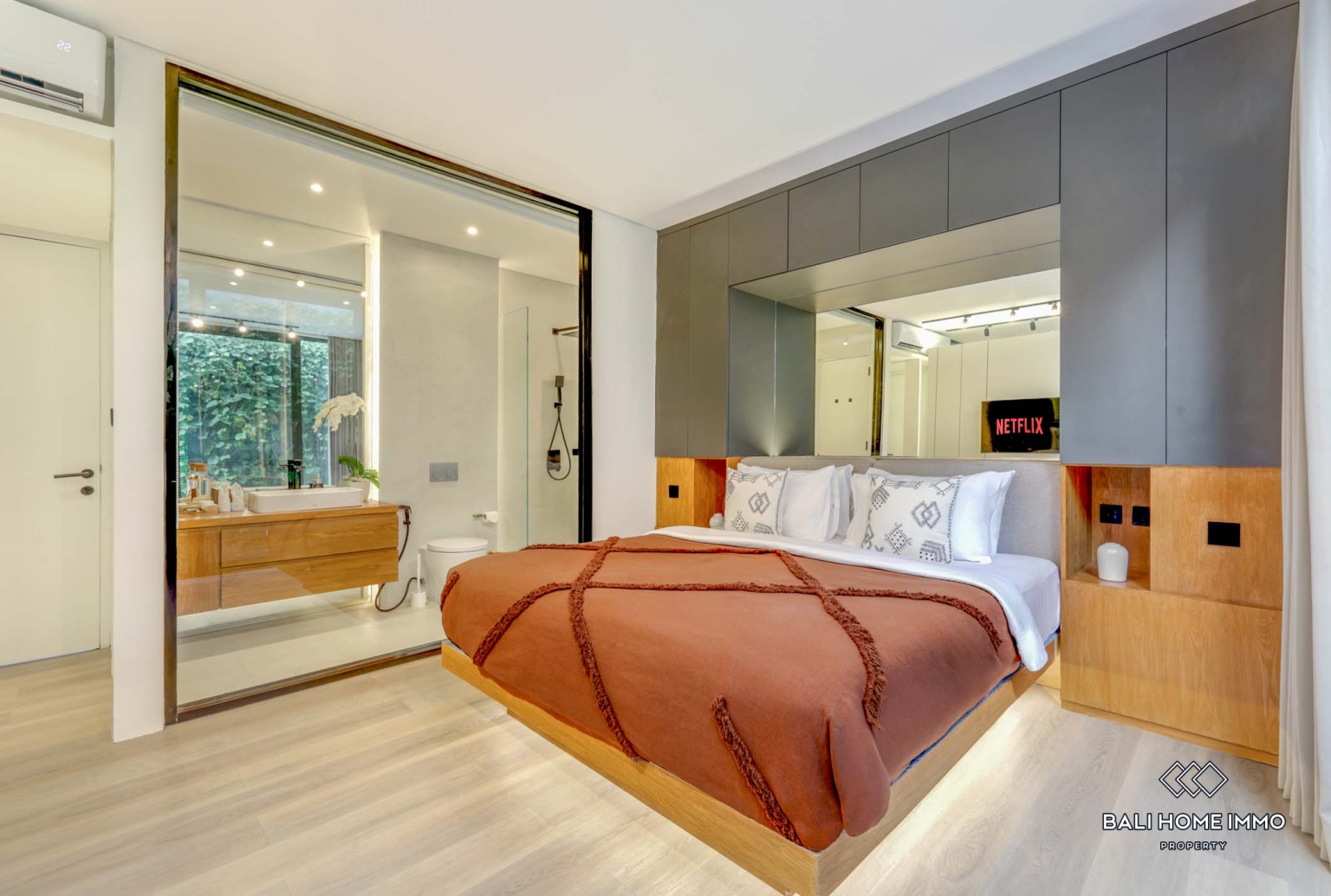 Well designed 2 bedrooms villa in a complex for sale in Bali, Canggu, Berawa view 13