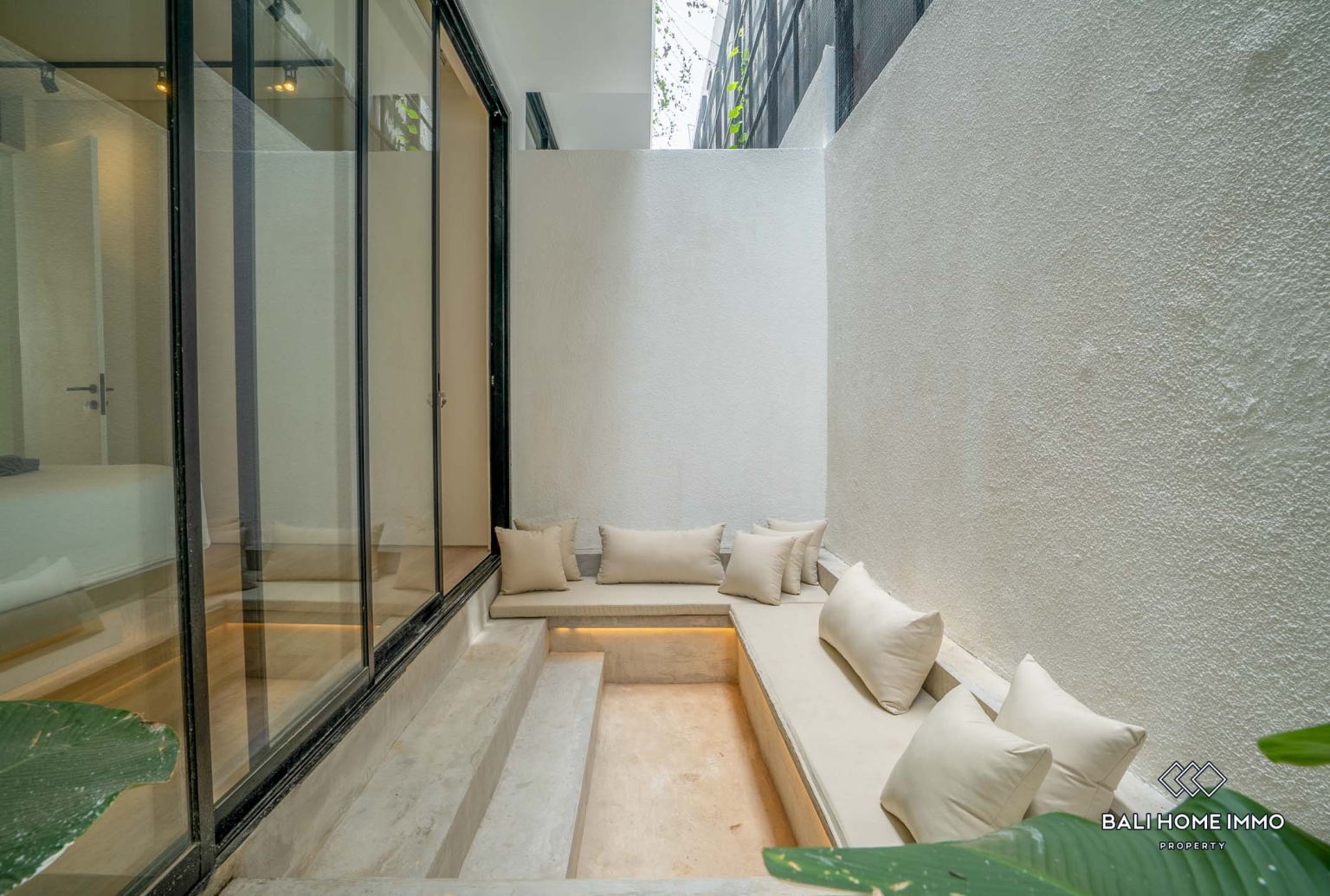 Well designed 2 bedrooms villa in a complex for sale in Bali, Canggu, Berawa view 16