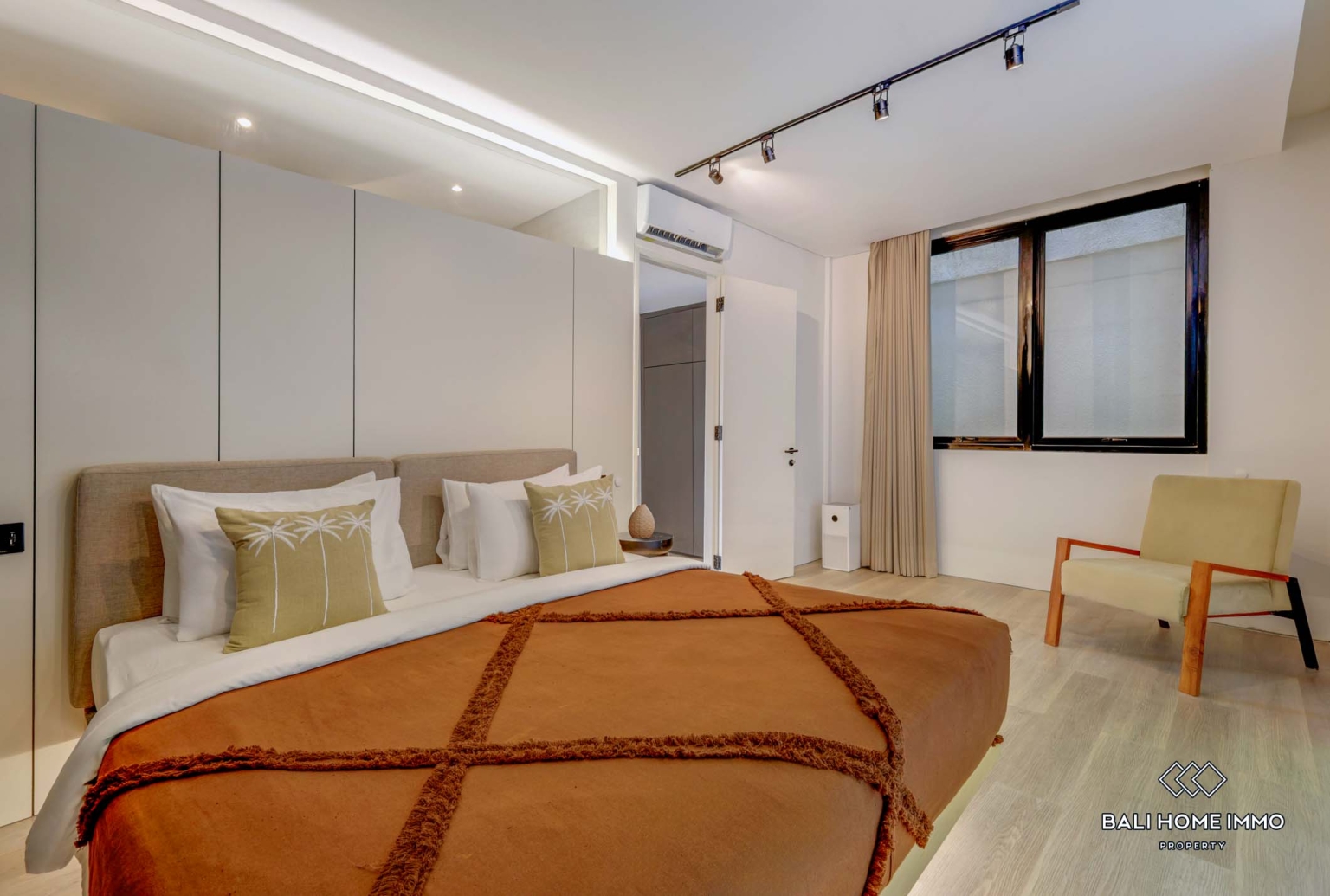 Well designed 2 bedrooms villa in a complex for sale in Bali, Canggu, Berawa view 11