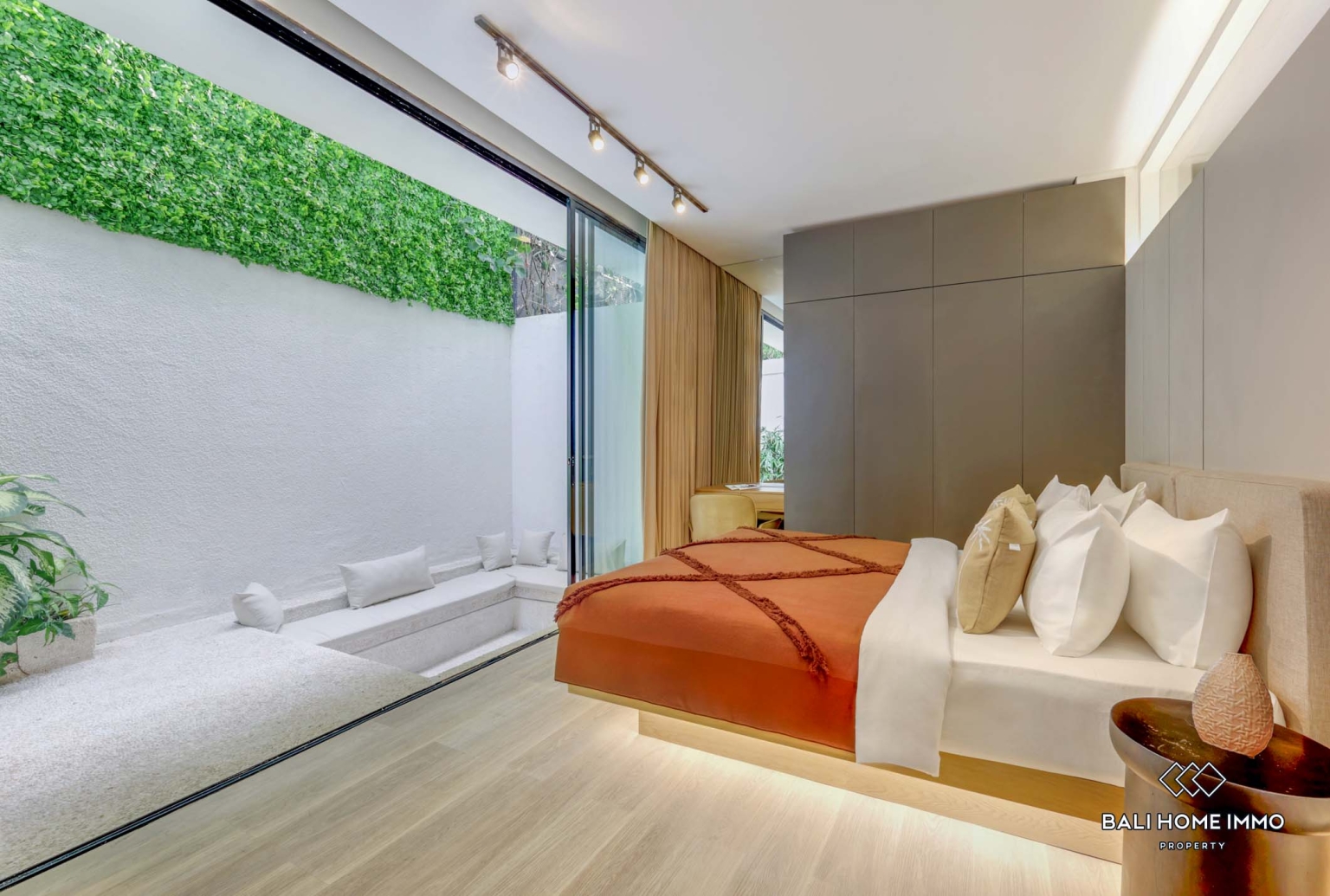 Well designed 2 bedrooms villa in a complex for sale in Bali, Canggu, Berawa view 10